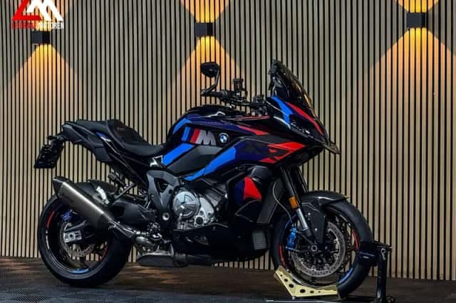 BMW M 1000 XR (2024) thumbnail 1