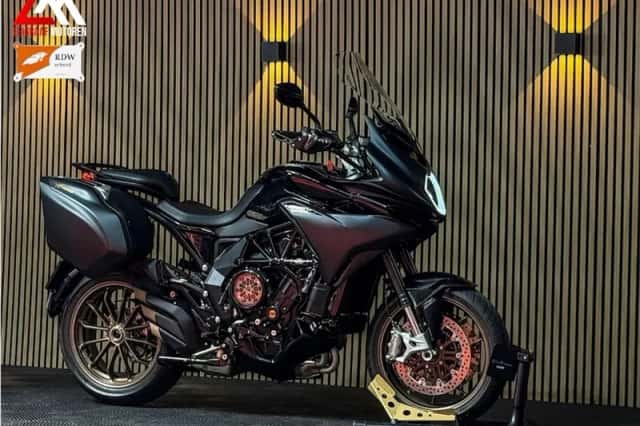 MV Agusta Turismo Veloce 800 Lusso SCS (2023) thumbnail 1