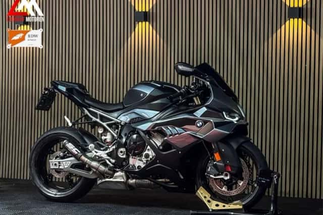 BMW S 1000 RR (2025) thumbnail 1