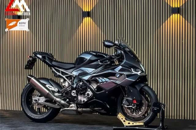 BMW S 1000 RR (2025) thumbnail 1