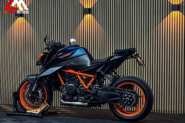 KTM 1290 Super Duke R EVO (2024) thumbnail 4