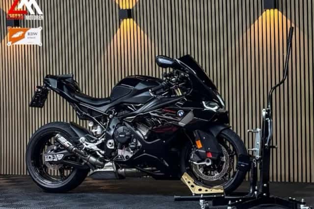 BMW S 1000 RR (2025) thumbnail 1