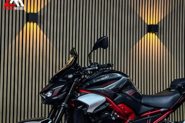 Kawasaki Z900 (2025) thumbnail 4