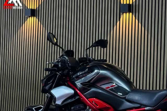 Kawasaki Z900 (2025) thumbnail 6
