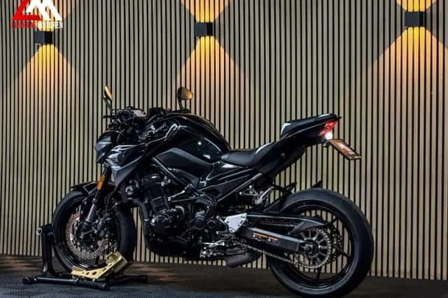 Kawasaki Z900 (2024) thumbnail 4