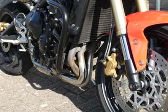 Triumph Street Triple 675 (2010) thumbnail 3