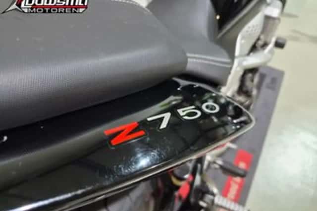 Kawasaki Z750 (2007) thumbnail 5