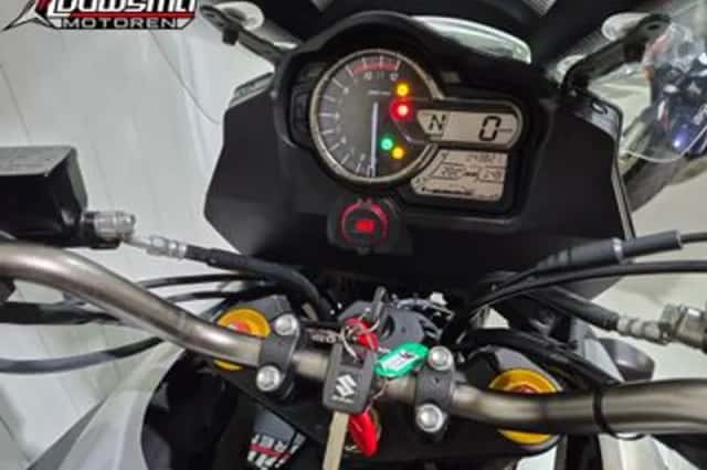 Suzuki V-Strom (2015) thumbnail 6