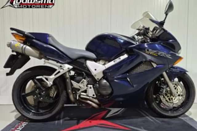 Honda VFR 800 FI (2002) thumbnail 1