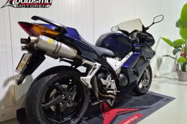 Honda VFR 800 FI (2002) thumbnail 3