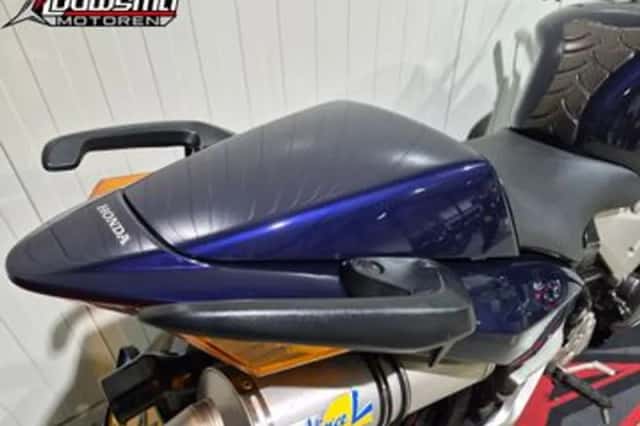 Honda VFR 800 FI (2002) thumbnail 5