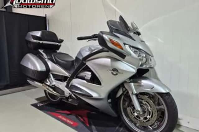Honda ST 1300 PAN European (2004) thumbnail 2
