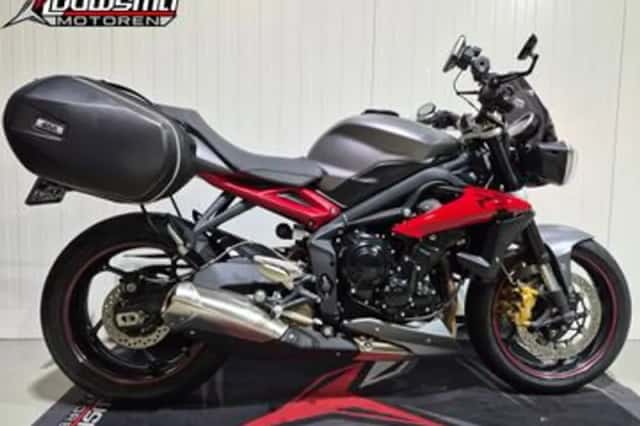 Triumph Street Triple 675 (2016) thumbnail 1