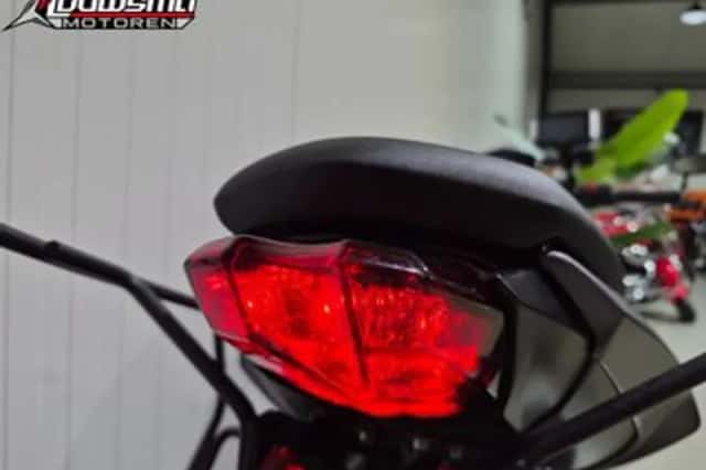 Triumph Street Triple 675 (2016) thumbnail 6
