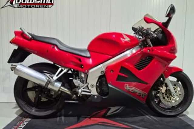 Honda VFR 750 F (1996) thumbnail 2