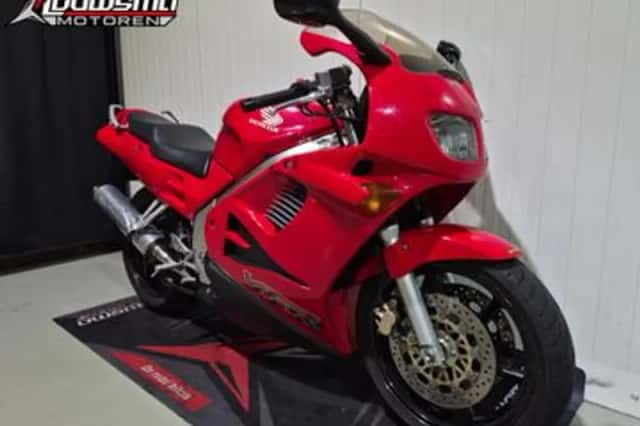 Honda VFR 750 F (1996) thumbnail 3