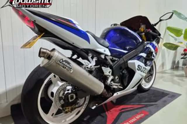Suzuki GSX-R1000 (2004) thumbnail 3