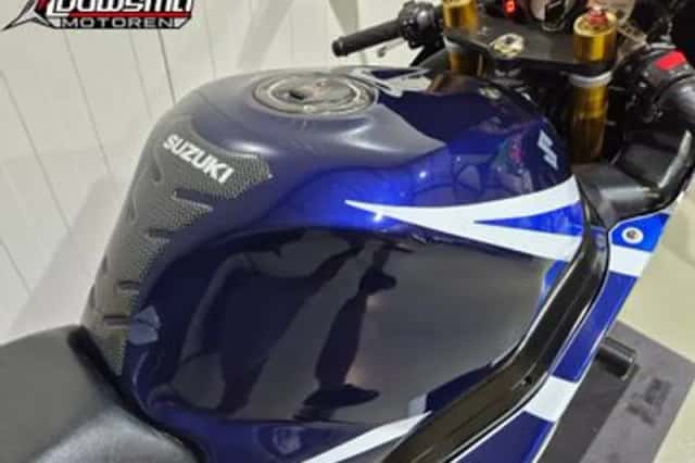 Suzuki GSX-R1000 (2004) thumbnail 5