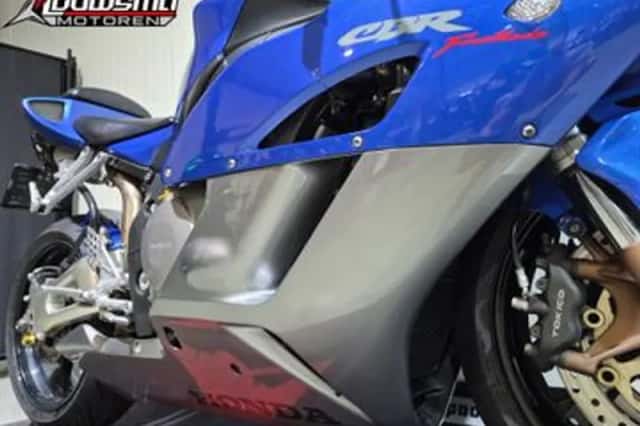 Honda CBR 1000 RR Fireblade (2005) thumbnail 5