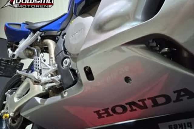 Honda CBR 1000 RR Fireblade (2005) thumbnail 6