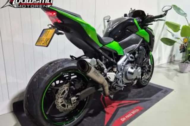 Kawasaki Z900 (2017) thumbnail 3