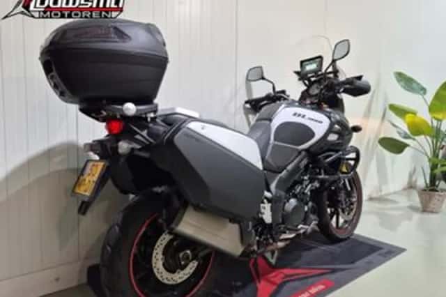 Suzuki V-Strom (2015) thumbnail 3