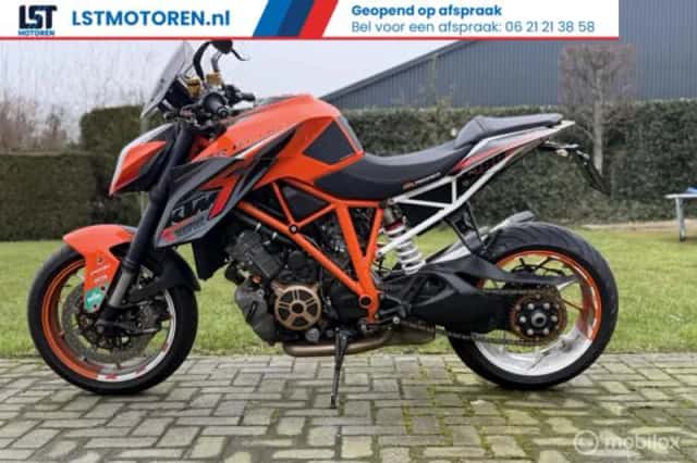 KTM 1290 SuperDuke R (2014) thumbnail 1
