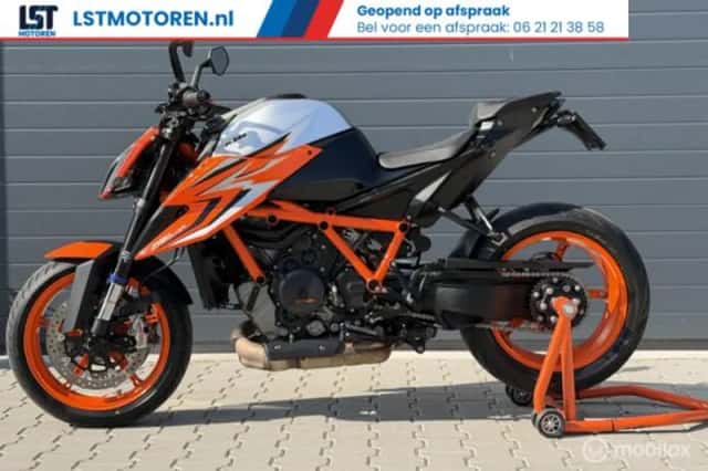 KTM 1290 SuperDuke R EVO (2022) thumbnail 1