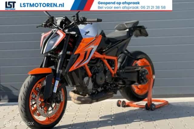 KTM 1290 SuperDuke R EVO (2022) thumbnail 3