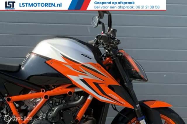 KTM 1290 SuperDuke R EVO (2022) thumbnail 6