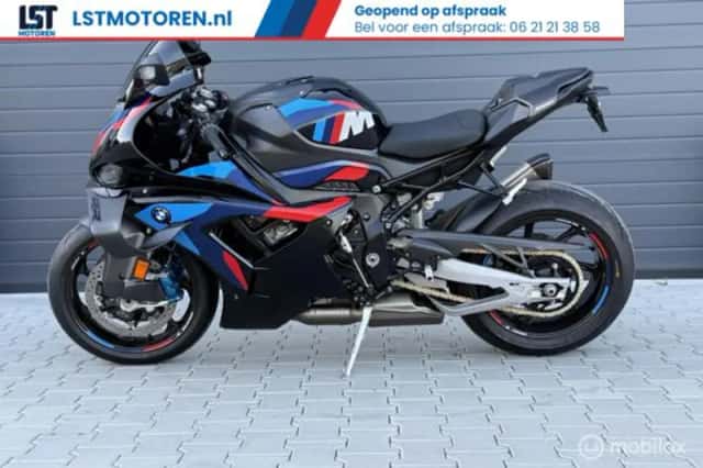 BMW M 1000 RR (2026) thumbnail 1