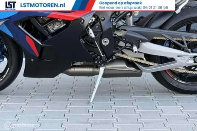 BMW M 1000 RR (2026) thumbnail 3
