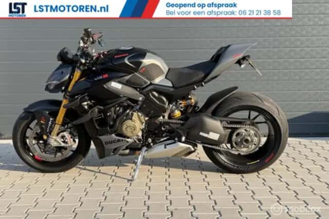 Ducati Streetfighter V4S (2023) thumbnail 1