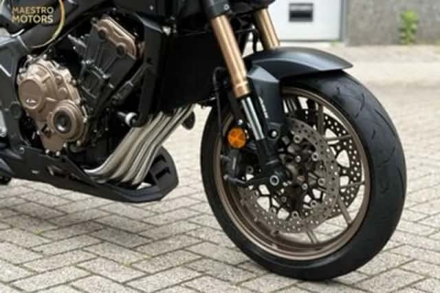 Honda CB650R (2024) thumbnail 2