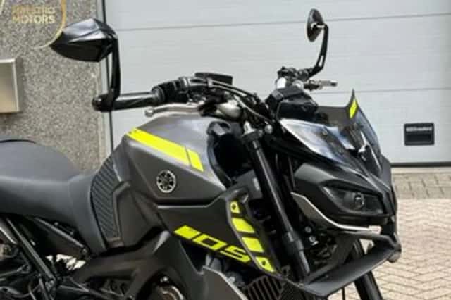 YAMAHA MT 09 ABS (2018) thumbnail 3