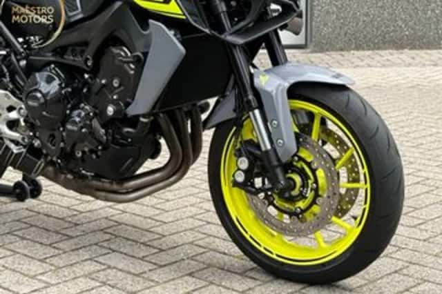 YAMAHA MT 09 ABS (2017) thumbnail 2