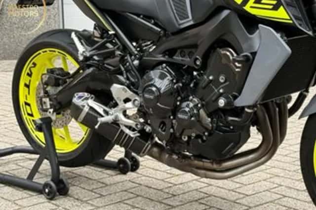 YAMAHA MT 09 ABS (2017) thumbnail 3