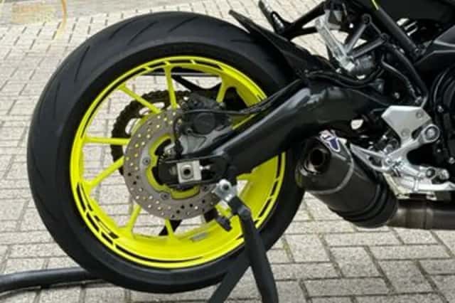 YAMAHA MT 09 ABS (2017) thumbnail 4