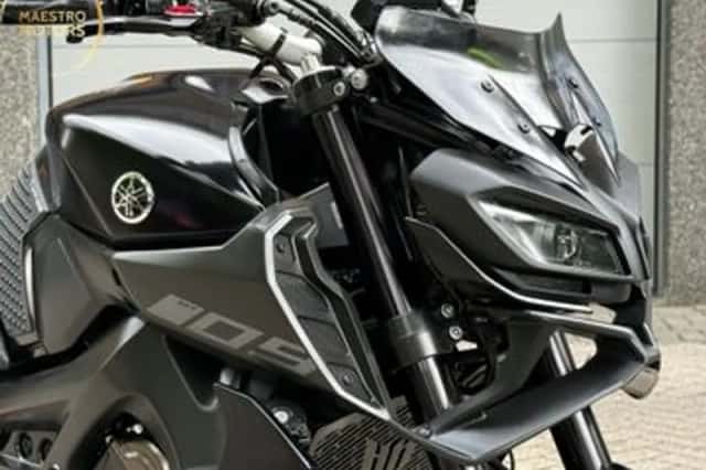 YAMAHA MT 09 ABS (2017) thumbnail 4