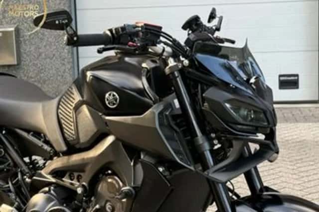 YAMAHA MT 09 ABS (2020) thumbnail 3