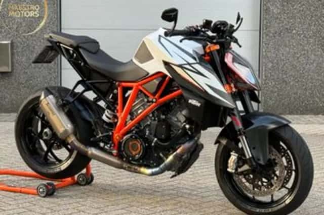 KTM 1290 SUPER DUKE R (2019) thumbnail 1