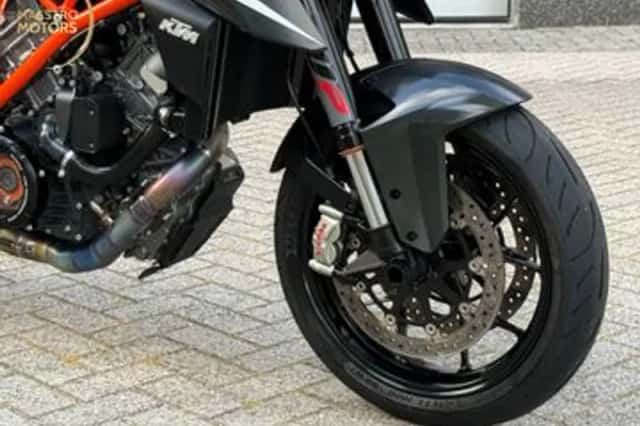 KTM 1290 SUPER DUKE R (2019) thumbnail 2