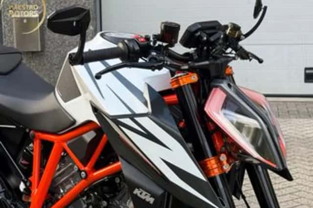 KTM 1290 SUPER DUKE R (2019) thumbnail 3