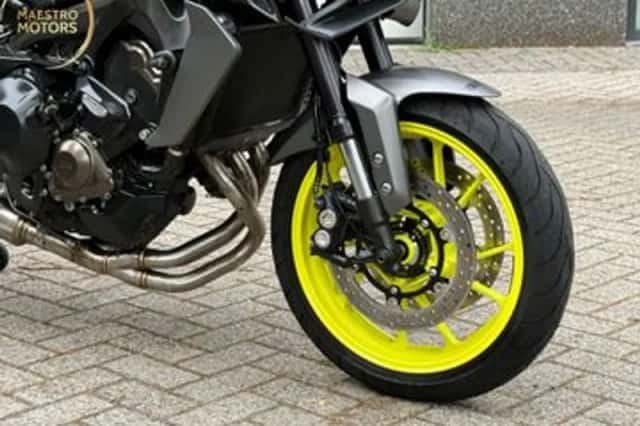 Yamaha MT-09 (2018) thumbnail 2