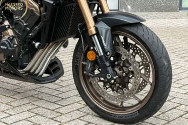 Honda CB650R (2019) thumbnail 2