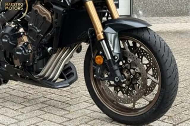 Honda CB650R (2019) thumbnail 2