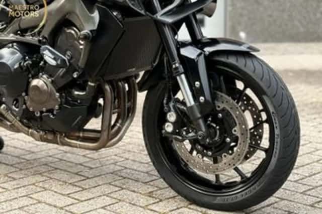 Yamaha MT-09 (2017) thumbnail 2