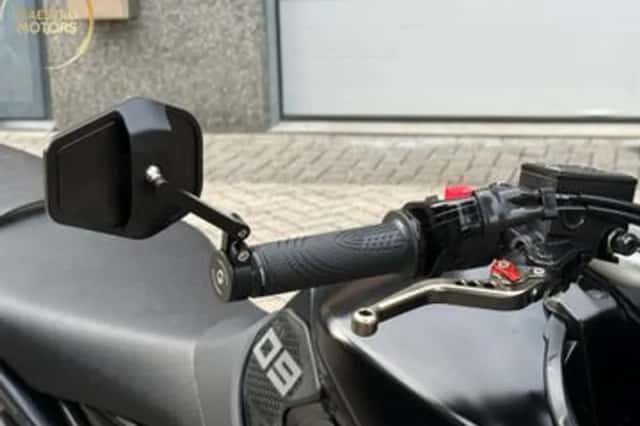 Yamaha MT-09 (2017) thumbnail 4