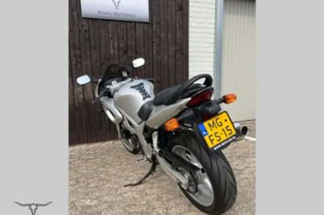 Suzuki SV650S (2002) thumbnail 2