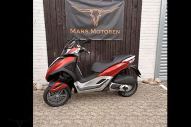 Piaggio MP3 300 (2012) thumbnail 1